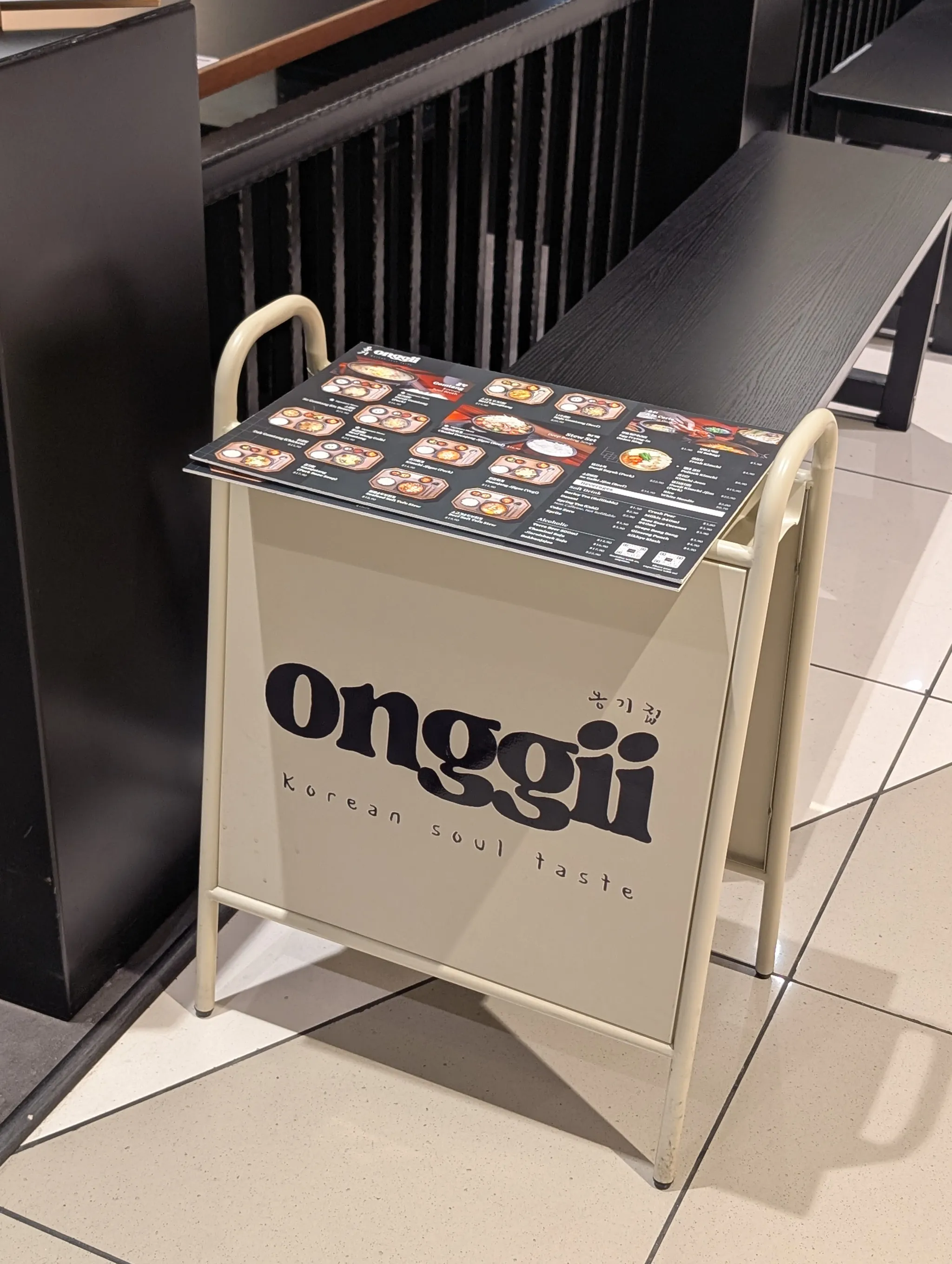 Floor sign from Onggi, Singapore