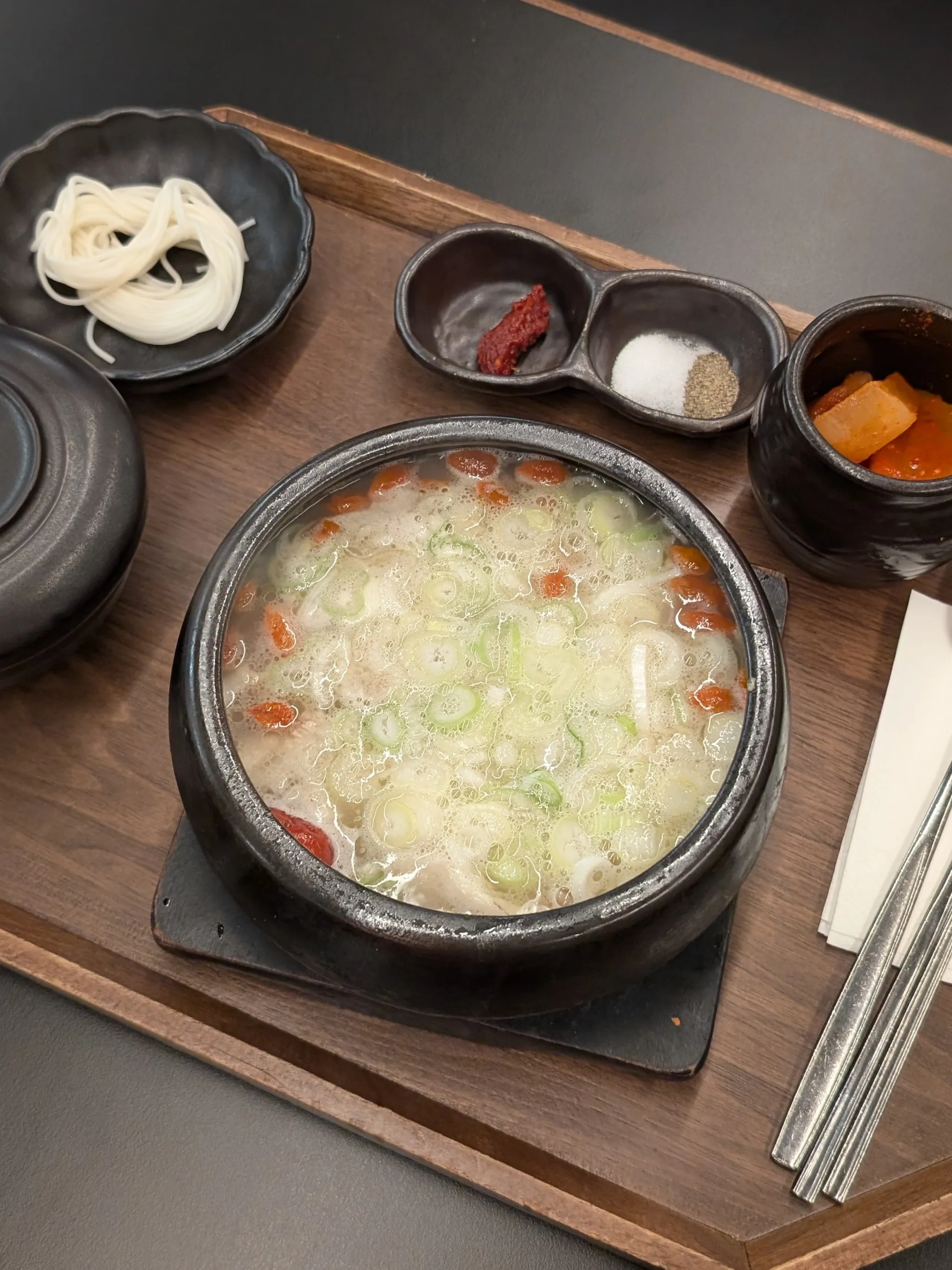 Dweji Gomtang (Korean Pork Bone Soup) from Onggii, Singapore