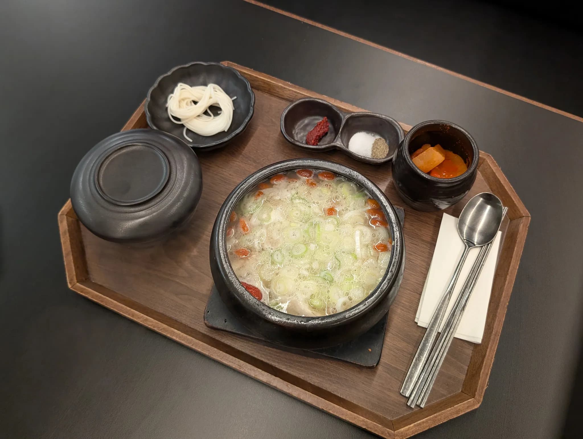 Dweji Gomtang (Korean Pork Bone Soup) from Onggii, Singapore